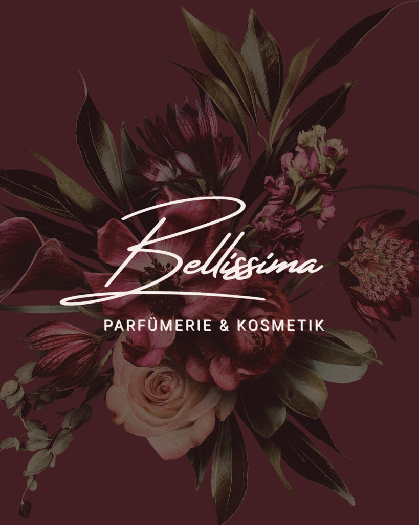 Bellissima Logo auf dunklem floralem Hintergrund